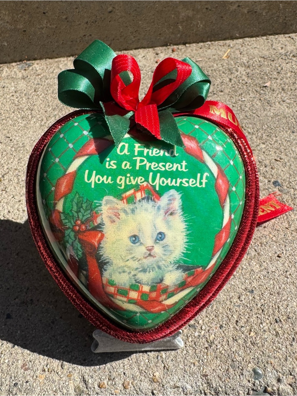 Vintage Heart-Shaped Musical Ornament Kitten Themes Grannycore